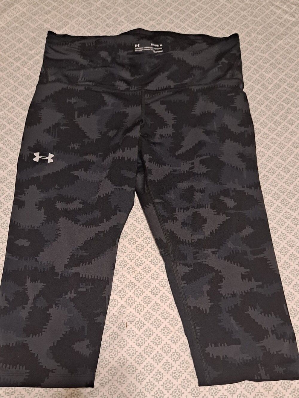 Under Armour Women's Black Camo Training Crop Leggings Sz XL
